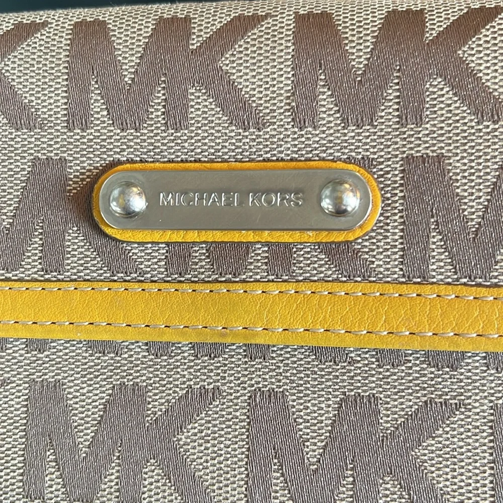 Micheal Kors Signature Wallet